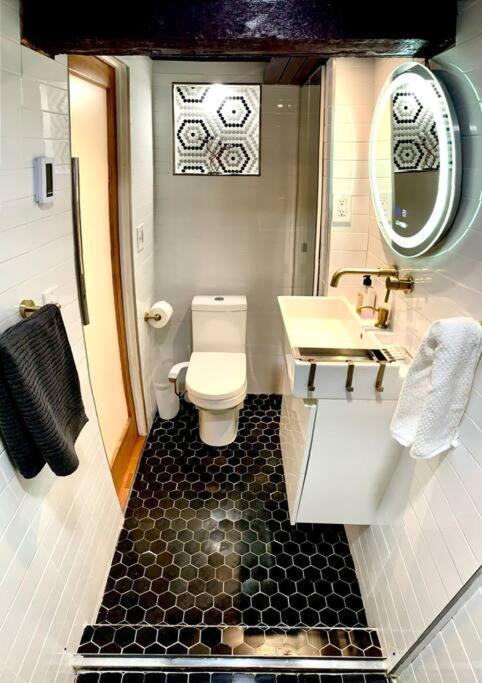 Live In This Iconic East Side Lower Level Unit Providence Eksteriør bilde